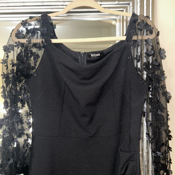 Black Off the Shoulder Gown Size L - Picture 3 of 4